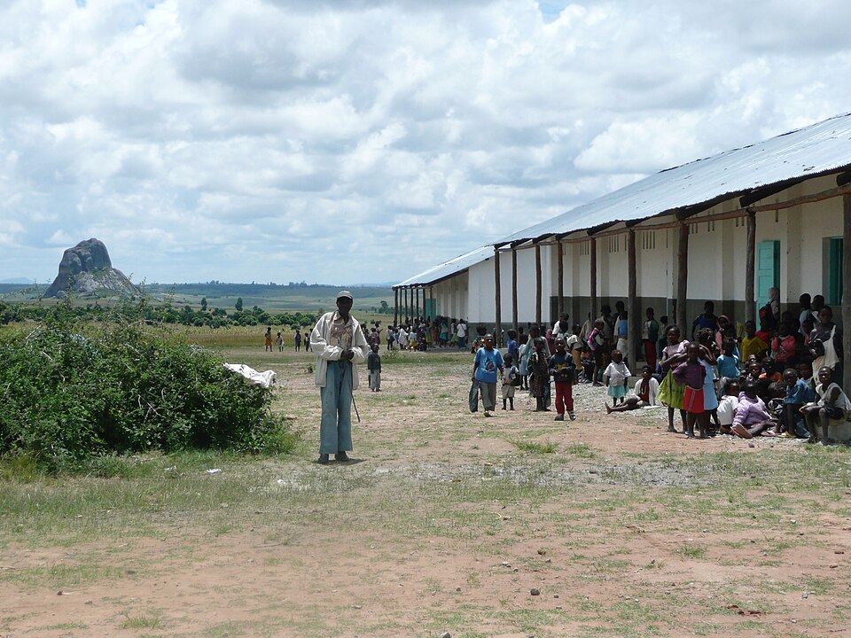 Huambo — local market for custom e-commerce platforms