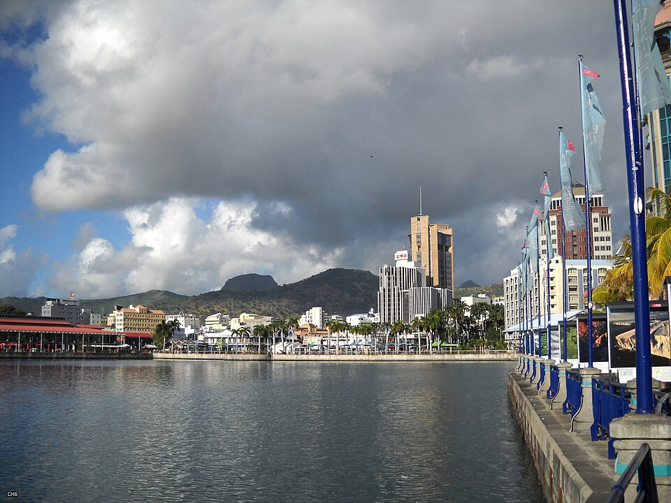 Port Louis — manufacturer and distributor portals for local businesses