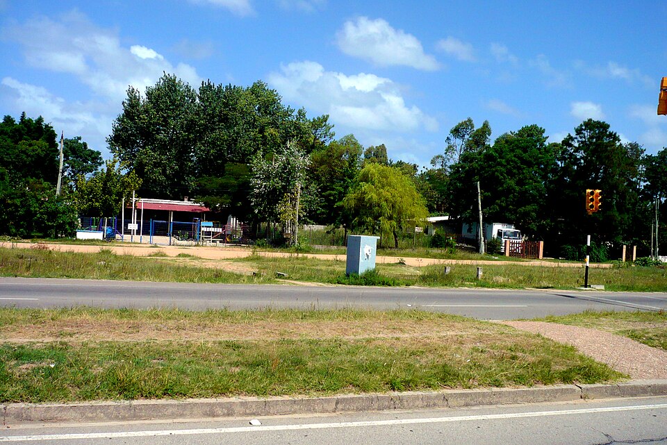 Ciudad de la Costa — local market for multi-vendor marketplaces