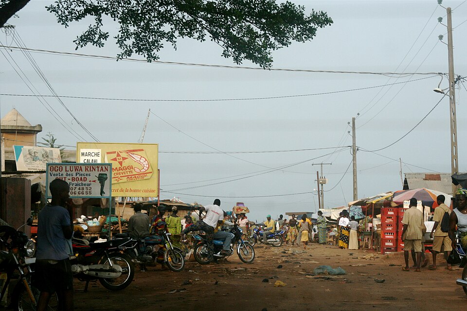 Abomey-Calavi — local market for service booking platforms
