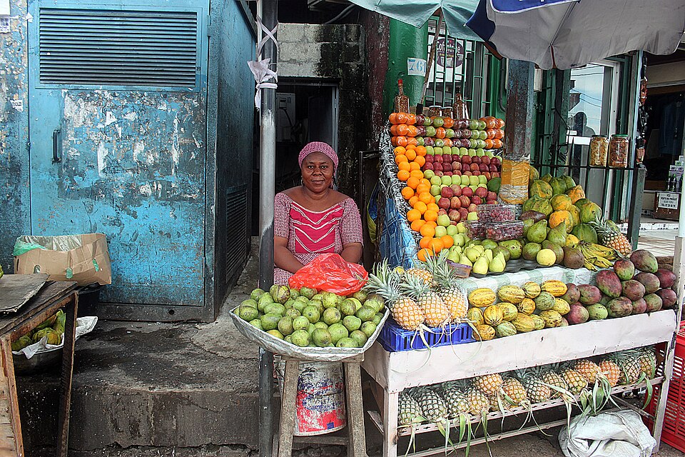 Libreville — local market for B2B and wholesale portals