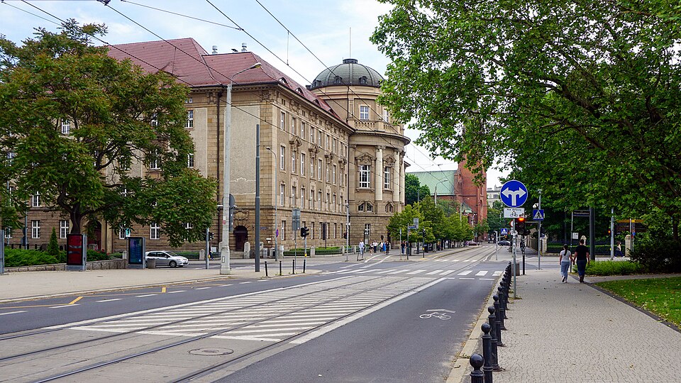 Poznań — local market for custom e-commerce platforms