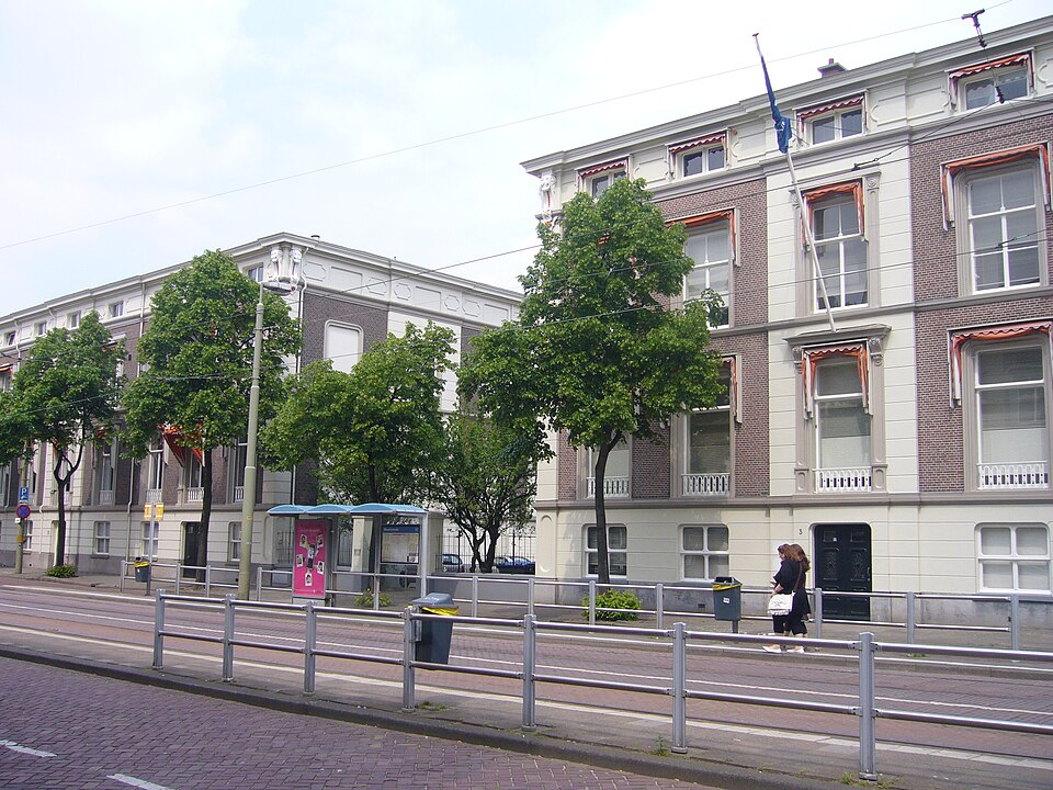 The Hague — international and multi-region stores for local businesses