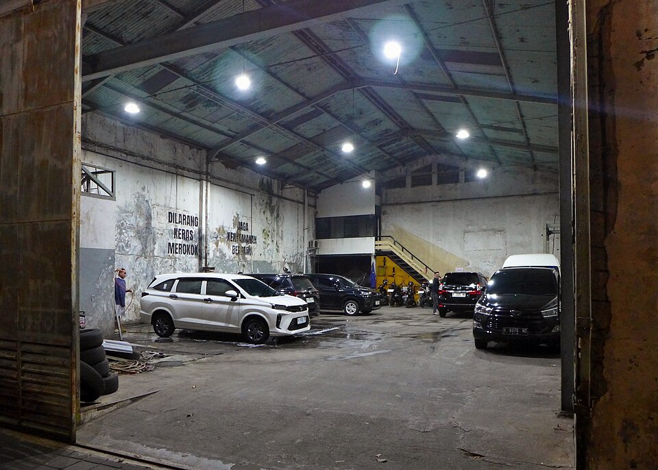 Semarang — international and multi-region stores for local businesses