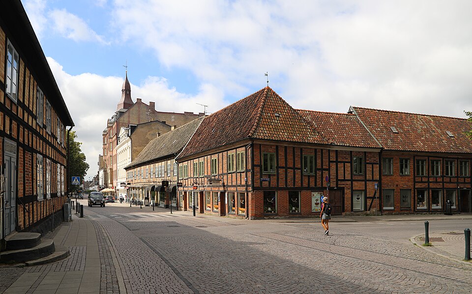 Lund — manufacturer and distributor portals for local businesses