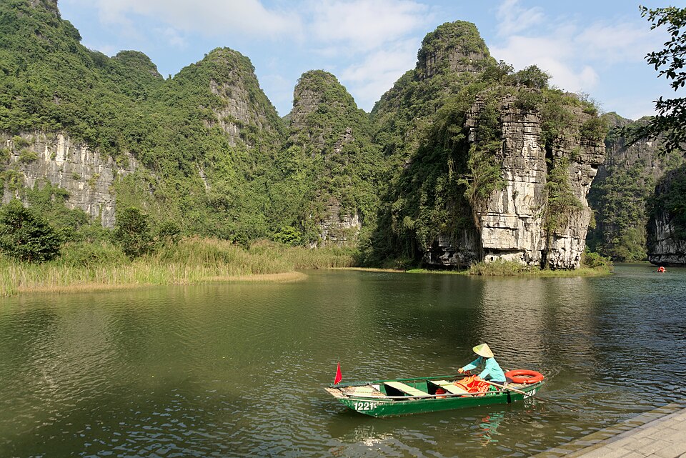 Vietnam — service booking platforms for local businesses