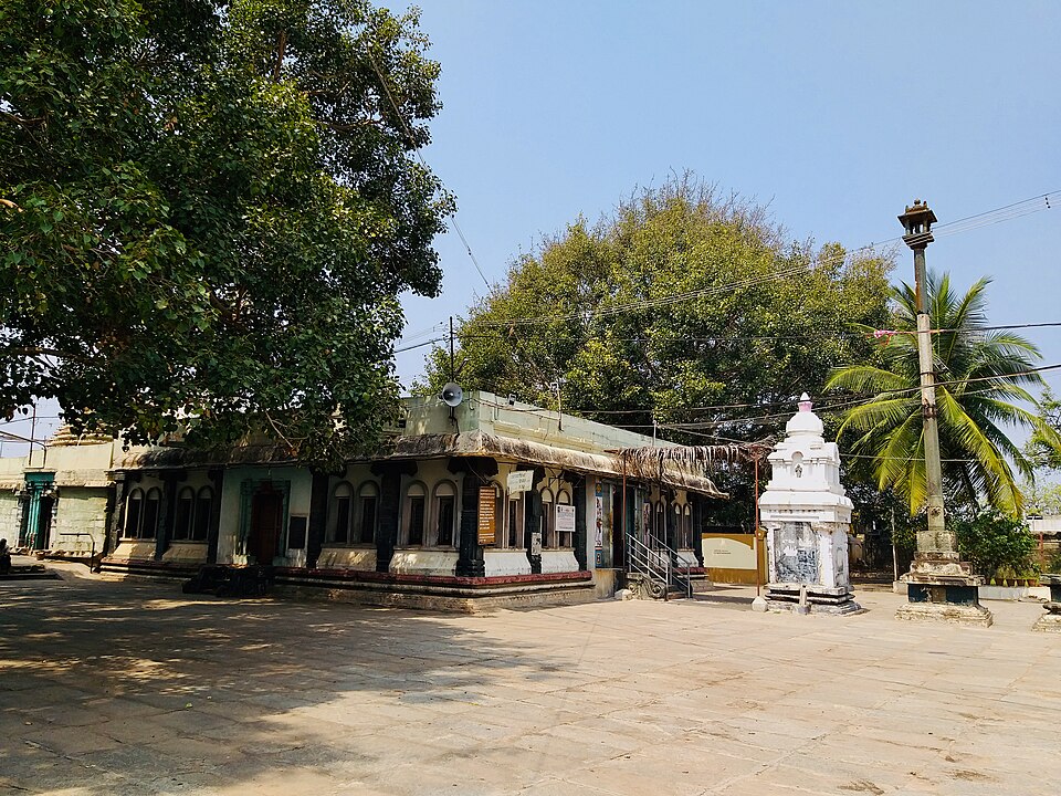 Gadag — local market for online stores