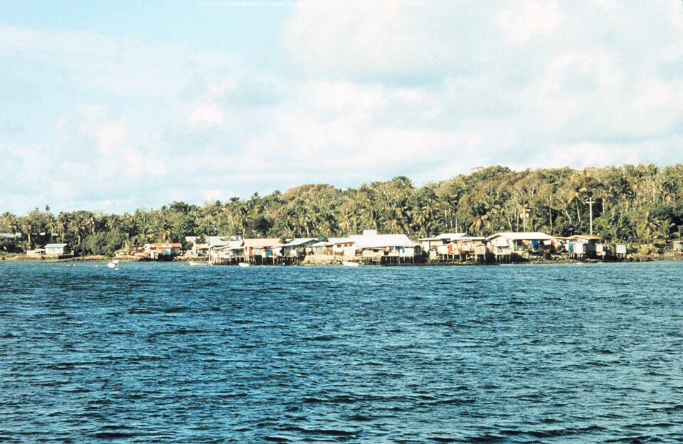 Colonia — local market for online stores