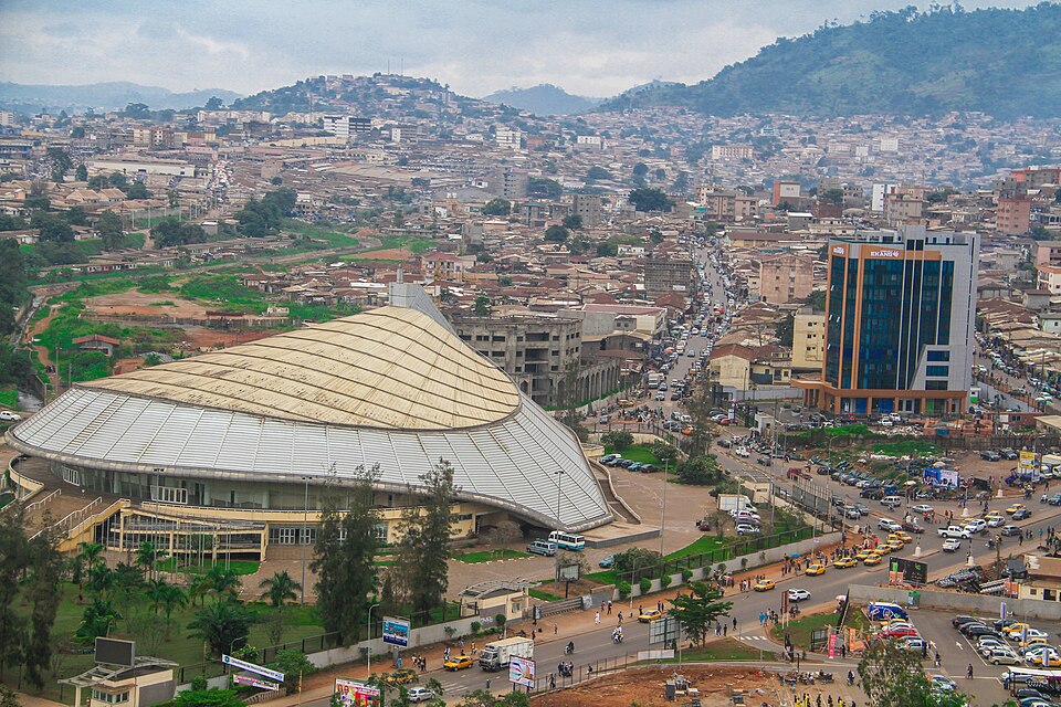 Yaoundé — international and multi-region stores for local businesses