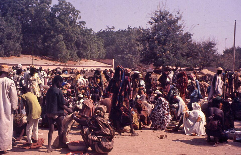 Maroua — local market for service booking platforms