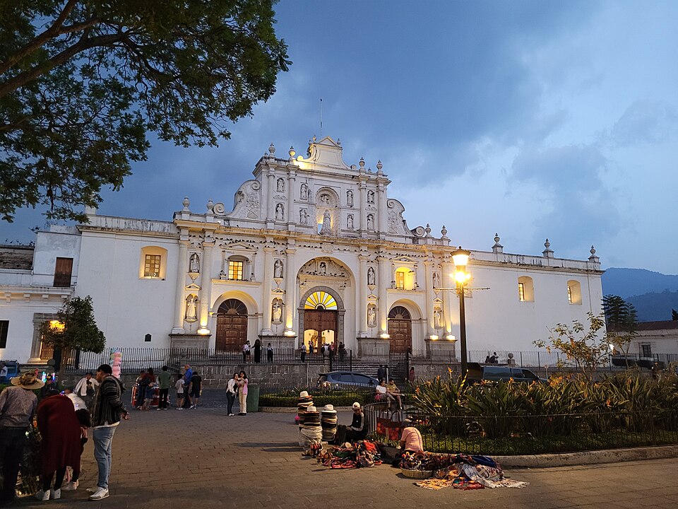 Antigua Guatemala — local market for subscription and membership platforms