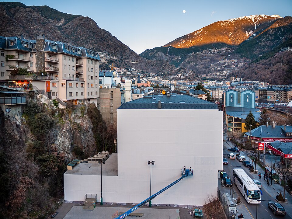 Andorra la Vella — local market for online stores
