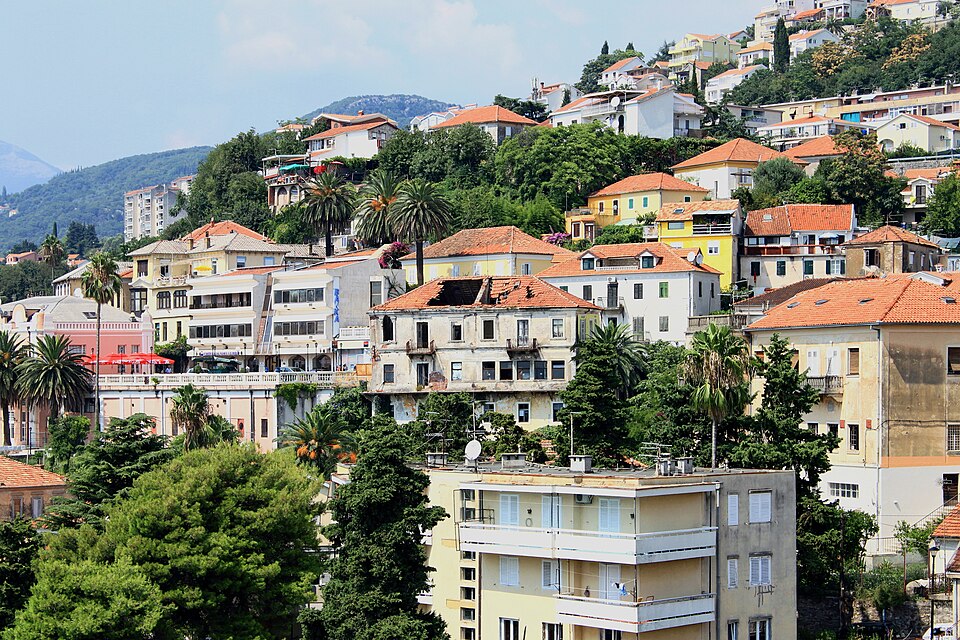 Herceg Novi — local market for custom e-commerce platforms