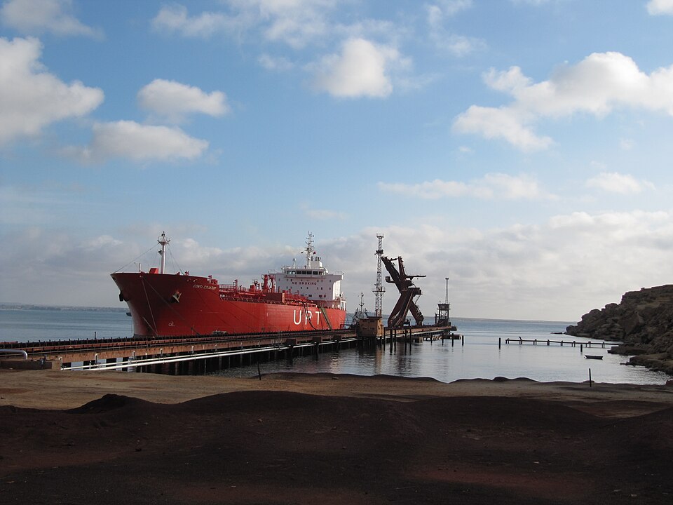 Angola — multi-vendor marketplaces for local businesses
