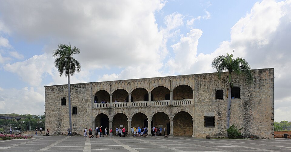 Santo Domingo — manufacturer and distributor portals for local businesses
