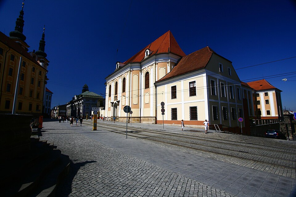 Olomouc — local market for mobile commerce apps