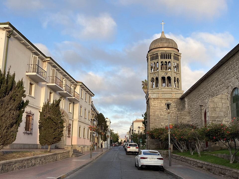 La Serena — local market for custom e-commerce platforms