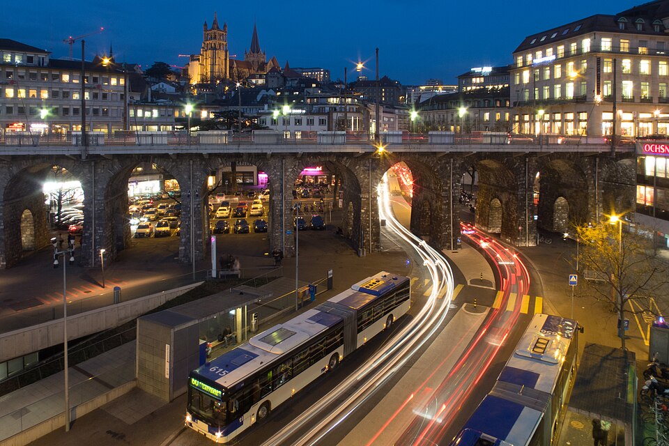 Lausanne — local market for custom e-commerce platforms