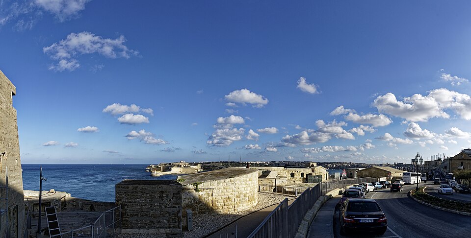 Valletta — manufacturer and distributor portals for local businesses