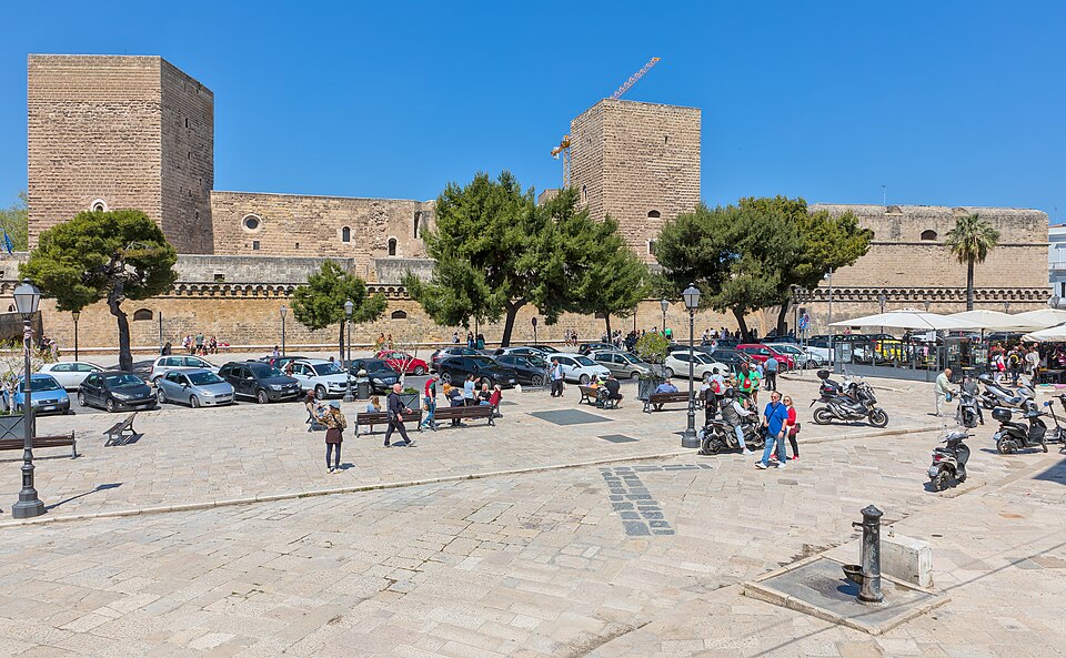 Bari — local market for custom e-commerce platforms