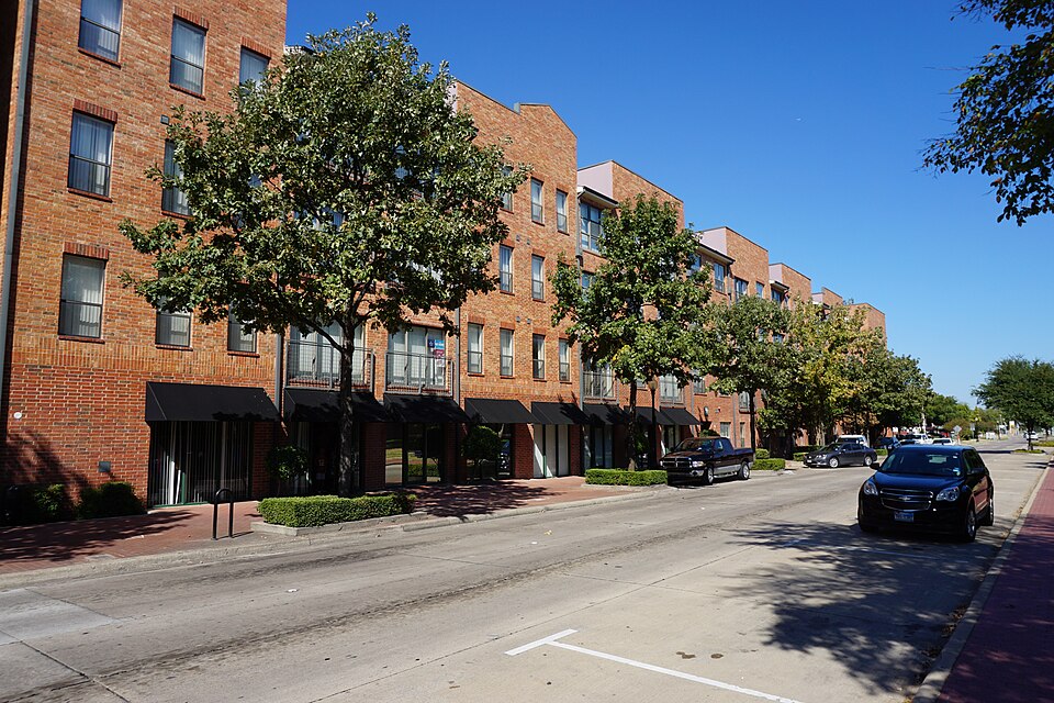 Plano — local market for custom e-commerce platforms