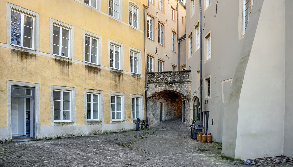 Luxembourg City — local market for service booking platforms