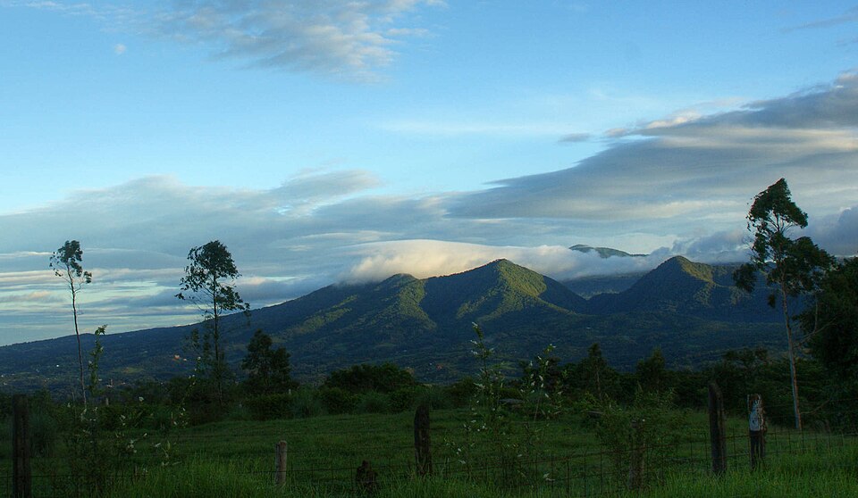 Costa Rica — local market for B2B and wholesale portals