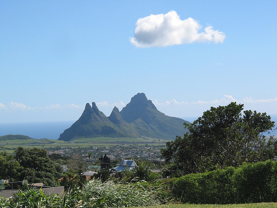 Curepipe — local market for mobile commerce apps