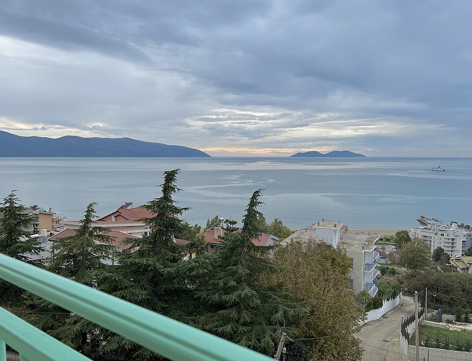 Vlorë — local market for custom e-commerce platforms