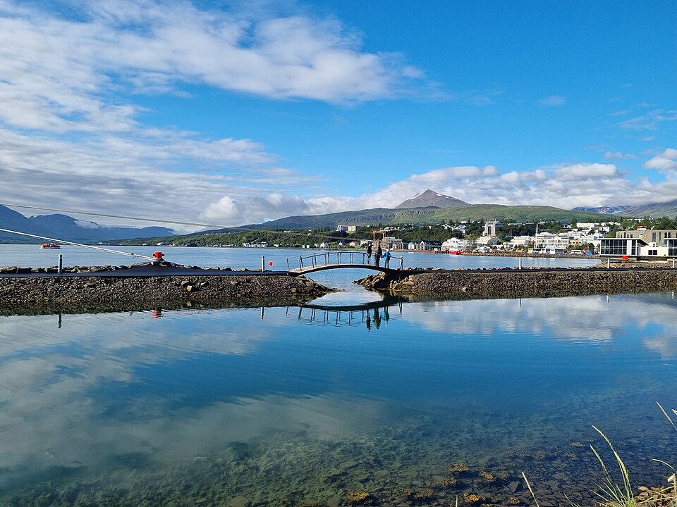 Akureyri — local market for manufacturer and distributor portals