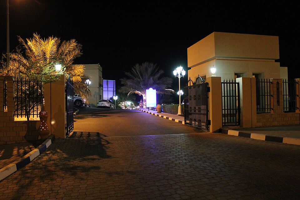 Khasab — local market for mobile commerce apps