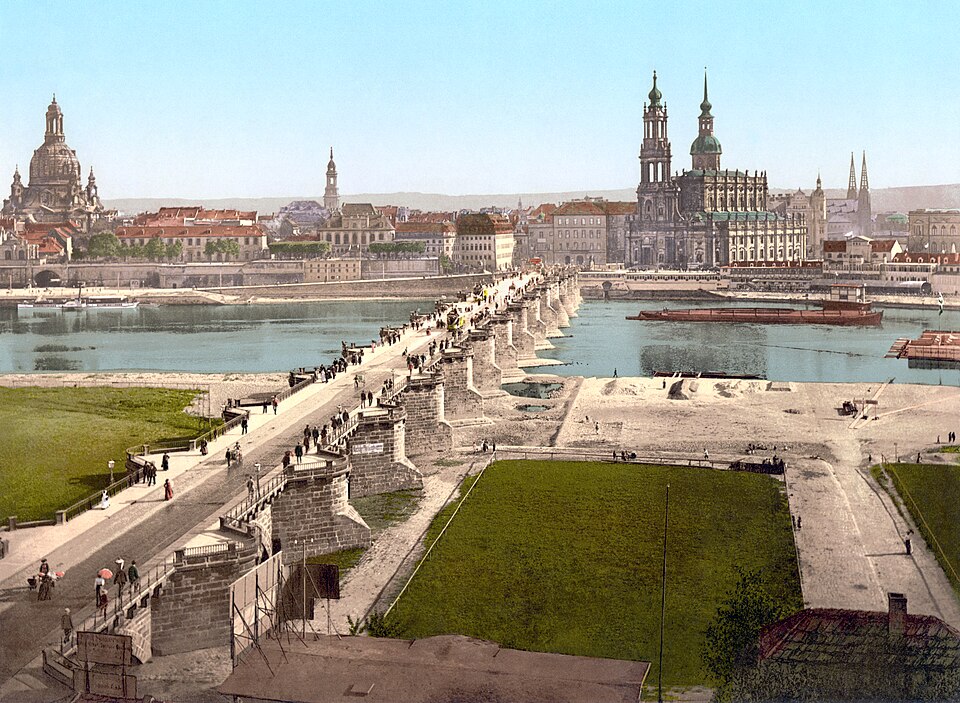 Dresden — local market for manufacturer and distributor portals