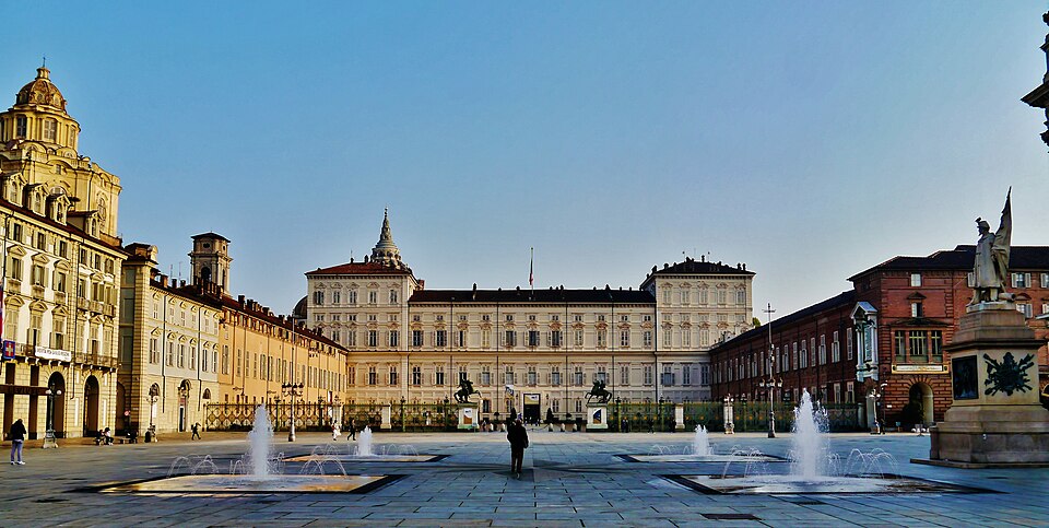 Turin — local market for online stores