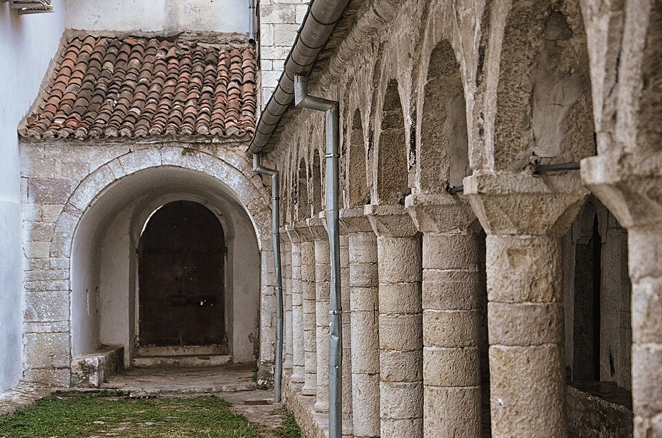 Elbasan — local market for online stores
