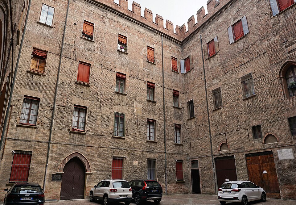 Bologna — local market for custom e-commerce platforms