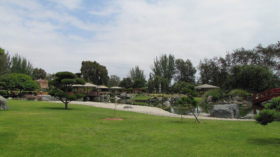 La Serena — local market for international and multi-region stores
