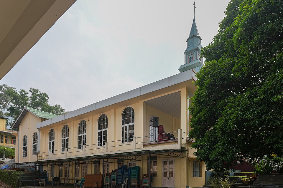 Tura — local market for manufacturer and distributor portals