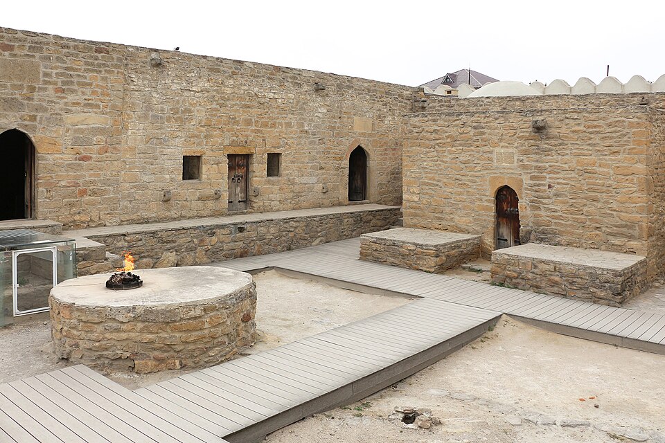 Baku — manufacturer and distributor portals for local businesses