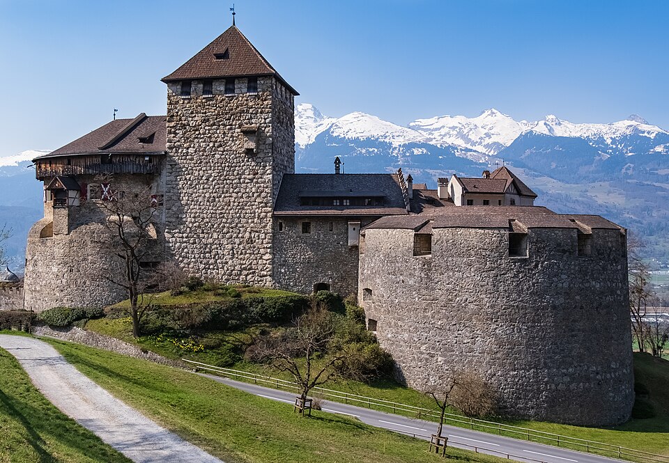 Vaduz — online stores for local businesses