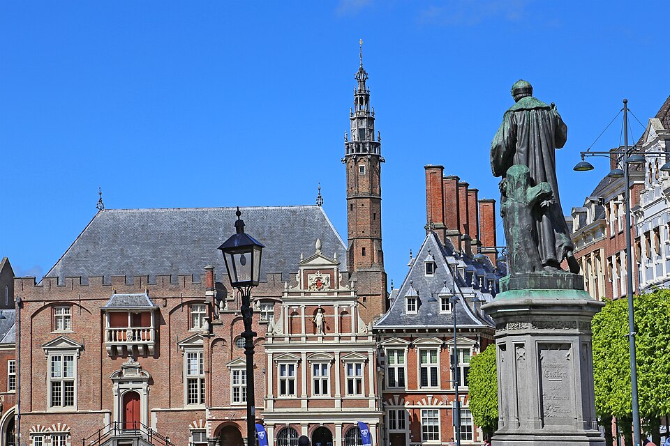 Haarlem — manufacturer and distributor portals for local businesses