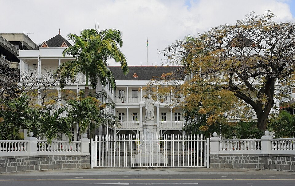 Port Louis — local market for B2B and wholesale portals