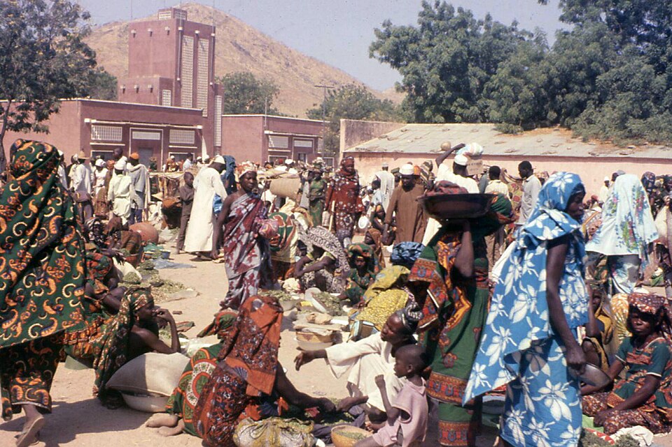Maroua — local market for mobile commerce apps