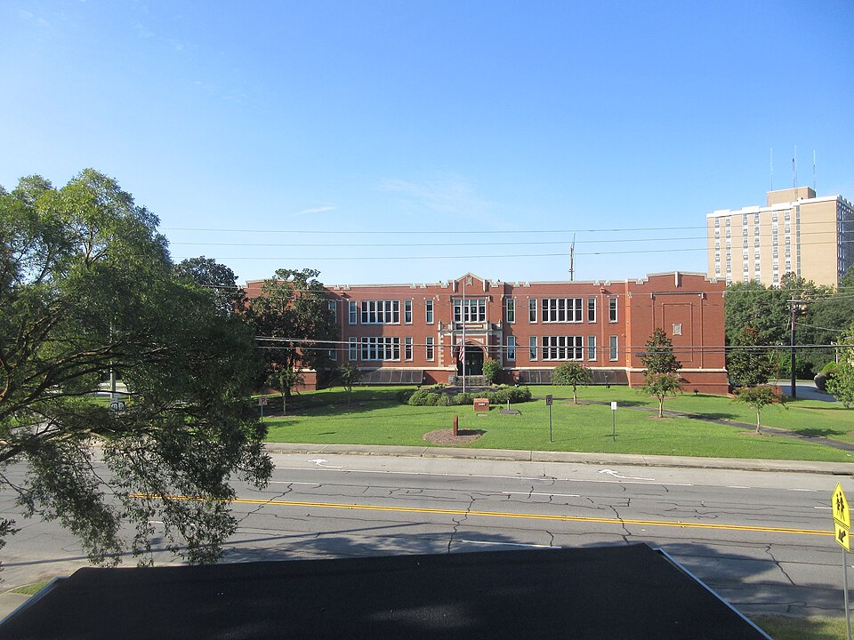 Macon — service booking platforms for local businesses