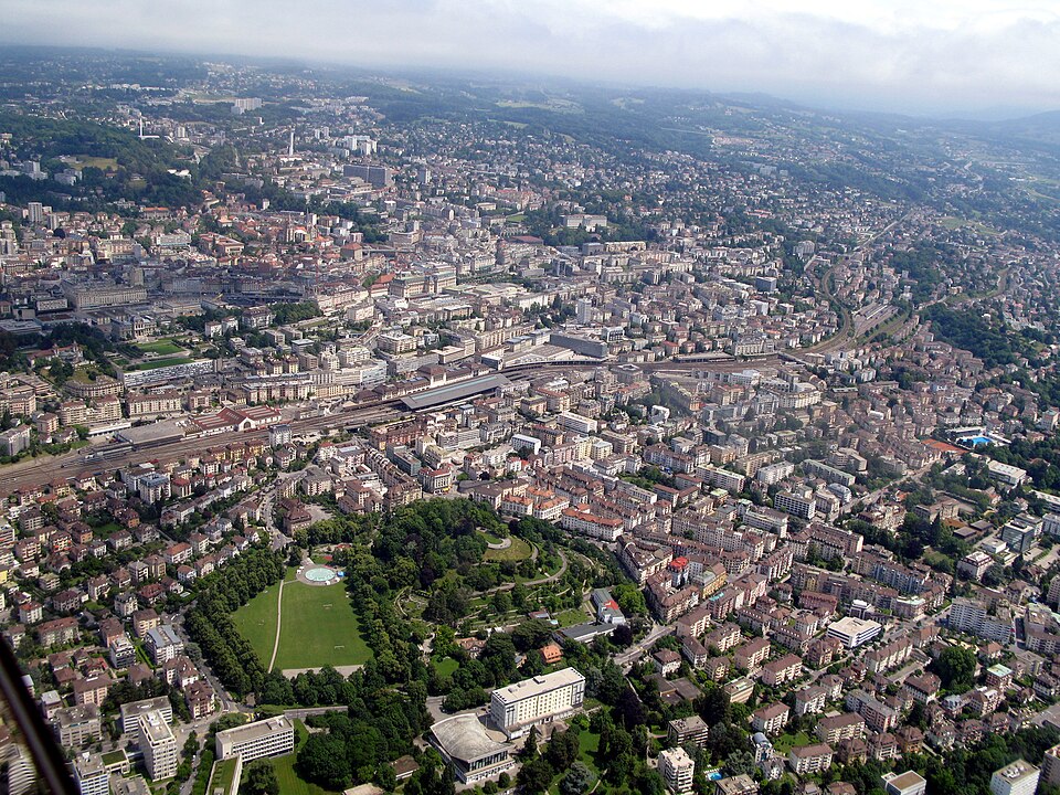 Lausanne — local market for mobile commerce apps