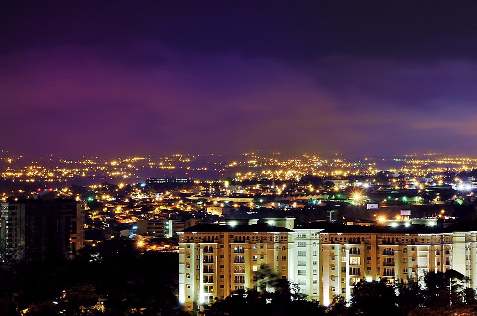 Escazú — local market for online stores