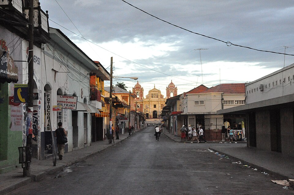 León — local market for manufacturer and distributor portals