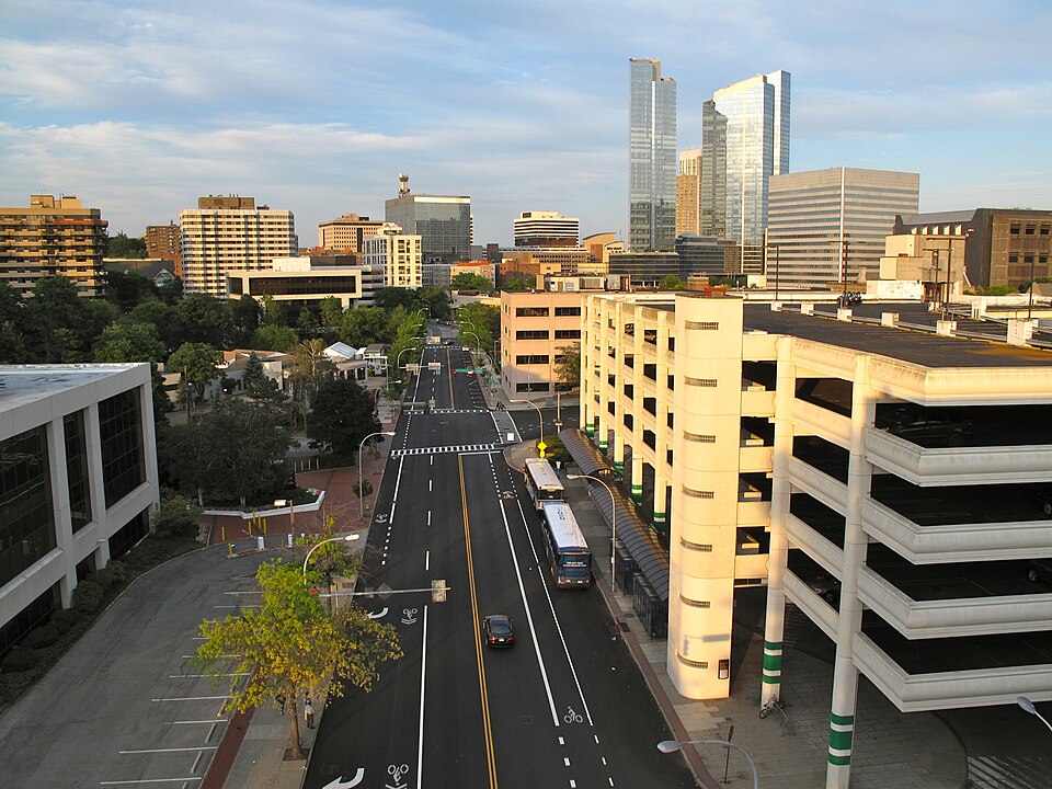 White Plains — local market for online stores