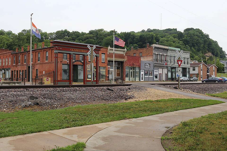 Clarksville — local market for subscription and membership platforms