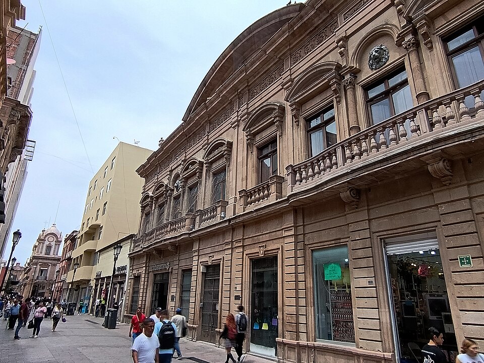 León — local market for service booking platforms