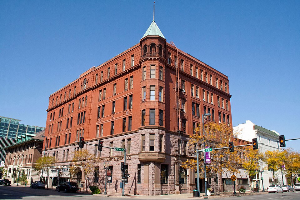 Cedar Rapids — B2B and wholesale portals for local businesses